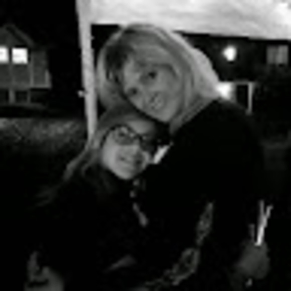 Meet your Posher, Nichole - Picture 1 of 1